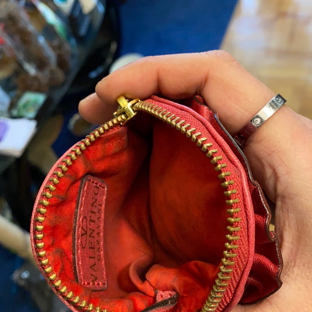 Valentino Garavani Vintage Leather Rose Pouchette - Picture 6 of 8